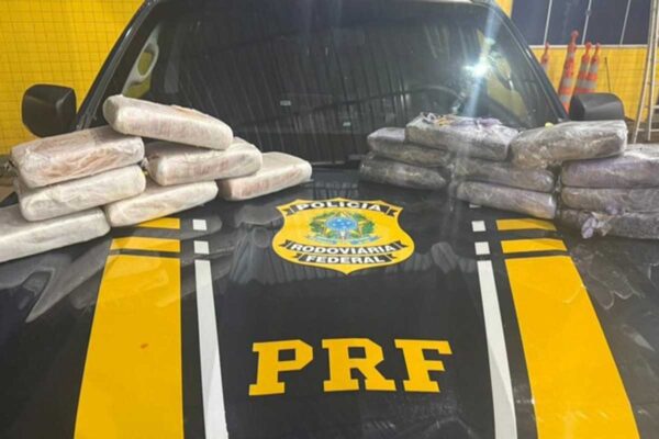 PRF apreende mais de 8 kg de skunk escondidos em latas de massa corrida na BR-364 em Vilhena