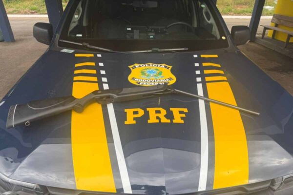 PRF apreende três armas e prende dois suspeitos em rodovias federais de Rondônia