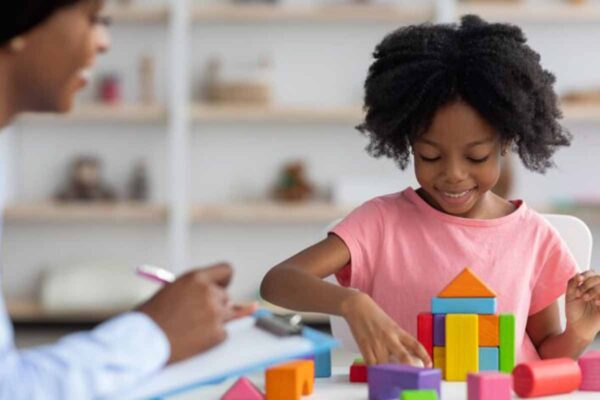 MPC e MP recomendam controle rigoroso de antecedentes para proteger crianças e adolescentes em Rondônia