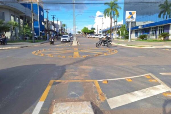 Investimento de R$ 3,7 milhões amplia sinalização viária em Jaru e melhora segurança no trânsito