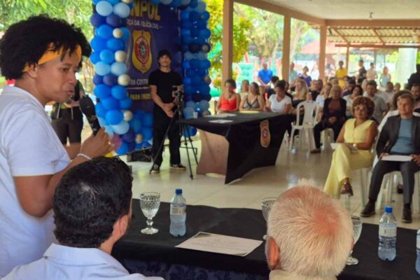 Deputada Sílvia Cristina acompanha cerimônia que empossa nova diretoria do Sinpol em Porto Velho