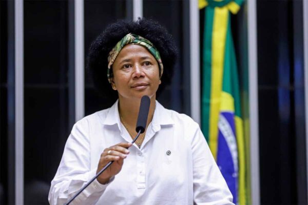 BR-319 terá R$ 2 bilhões em investimentos até 2028 e entra em fase de licitação, destaca Sílvia Cristina