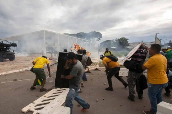 Alexandre de Moraes concede prisão domiciliar a Fátima de Tubarão e outros 18 idosos condenados pelo 8 de janeiro