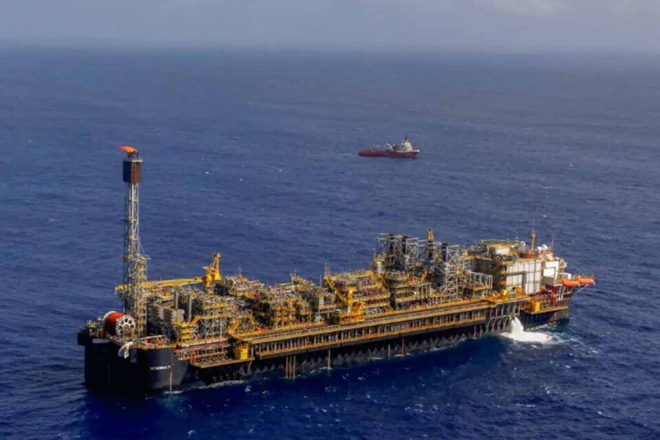 <div style="
                font-size: 18px;
                font-weight: bold;
                color: #0073aa;
                margin-bottom: 5px;
                text-transform: uppercase;
            ">BACIA DE SANTOS</div>ANP aprova estudos para bloco Sul de Sapinhoá no pré-sal da Bacia de Santos