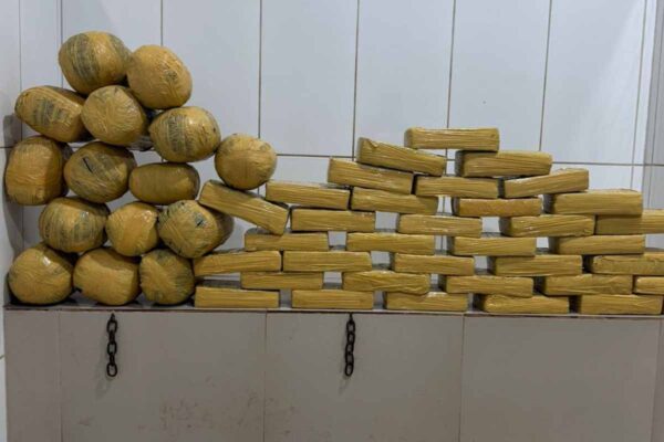 PM apreende 54 kg de maconha em Cacoal durante operação de combate ao tráfico