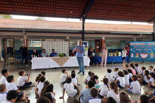 Alan Queiroz destina R$ 400 mil para kits odontológicos que atendem 5,5 mil alunos em Espigão D’Oeste