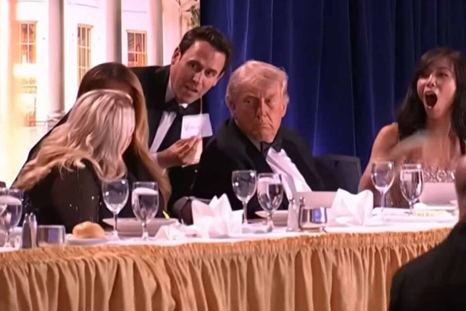 <div style="
                font-size: 18px;
                font-weight: bold;
                color: #0073aa;
                margin-bottom: 5px;
                text-transform: uppercase;
            ">ATENTADO NOS EUA</div>Atirador em jantar com Donald Trump é identificado e deve responder por tentativa de homicídio