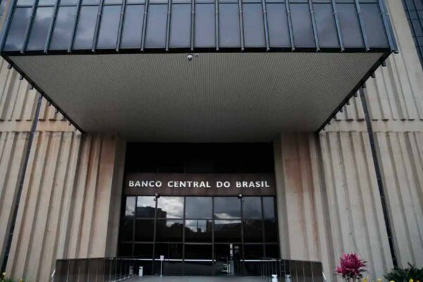 Copom decide taxa Selic com pressão inflacionária e expectativa de novo corte de juros
