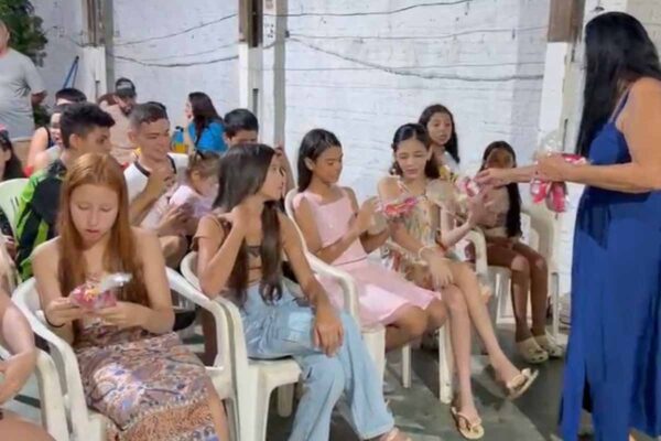 Gedeão Negreiros participa de ação de Páscoa com entrega de chocolates no bairro Nova Porto Velho