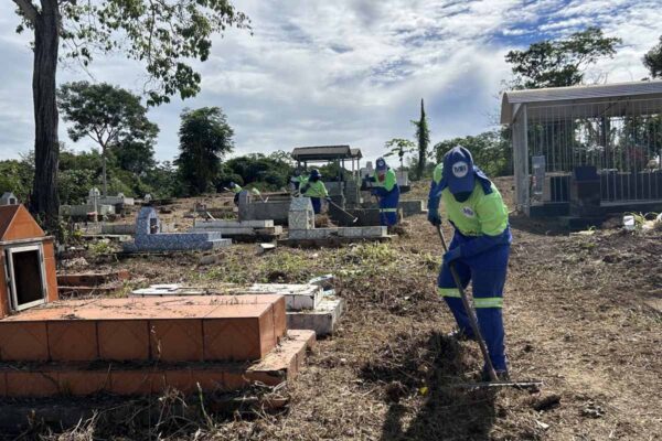 Prefeitura de Porto Velho mobiliza equipes e prevê conclusão de limpeza em cemitérios antes do Dia das Mães