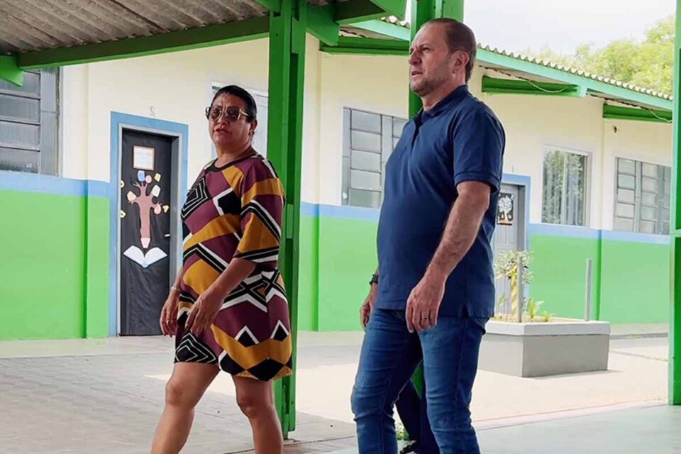 <div style="
                font-size: 18px;
                font-weight: bold;
                color: #0073aa;
                margin-bottom: 5px;
                text-transform: uppercase;
            ">INVESTIMENTOS NA EDUCAÇÃO</div>Cirone Deiró garante investimentos de R$ 15 milhões e Escola Frei Caneca será reinaugurada em Cacoal