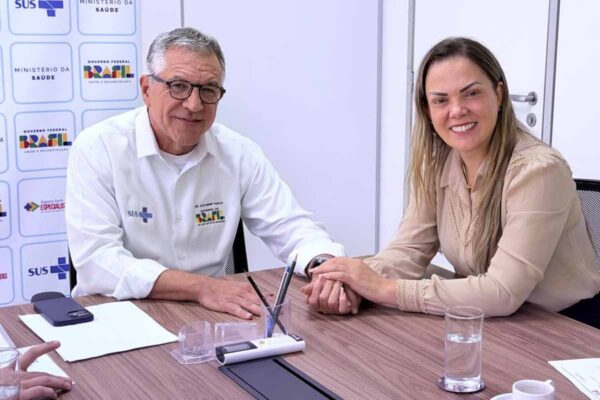Cláudia de Jesus trata com Alexandre Padilha de investimentos na saúde e destaca maternidade em Ji-Paraná