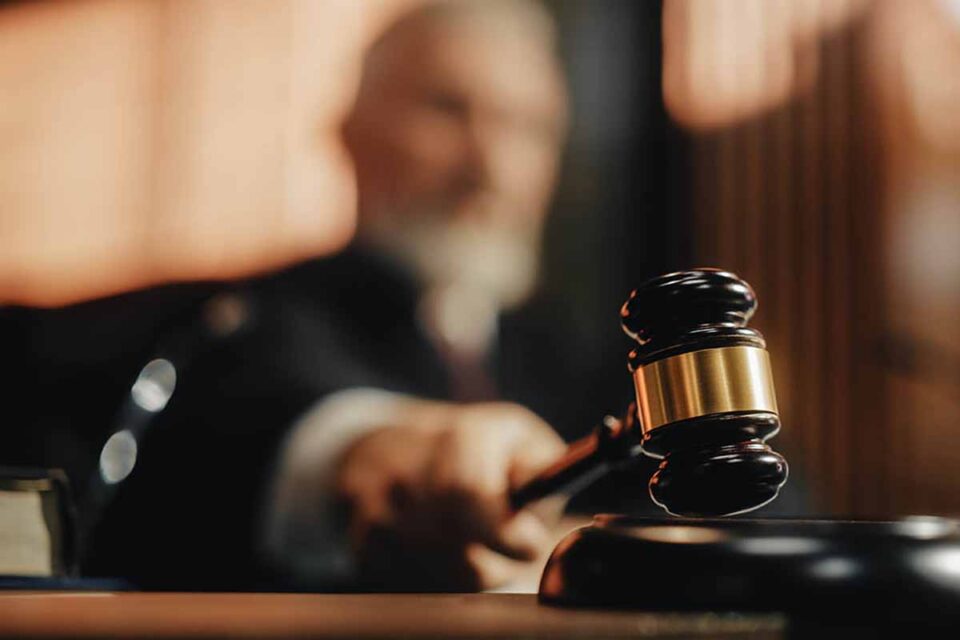 <div style="
                font-size: 18px;
                font-weight: bold;
                color: #0073aa;
                margin-bottom: 5px;
                text-transform: uppercase;
            ">CONDENAÇÃO</div>Homem é condenado a mais de 18 anos por tentativa de feminicídio em Ji-Paraná após atuação do MPRO