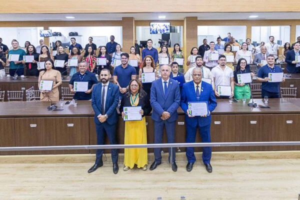 Deputado Ismael Crispin promove homenagem a servidores da Controladoria-Geral de Rondônia em sessão solene