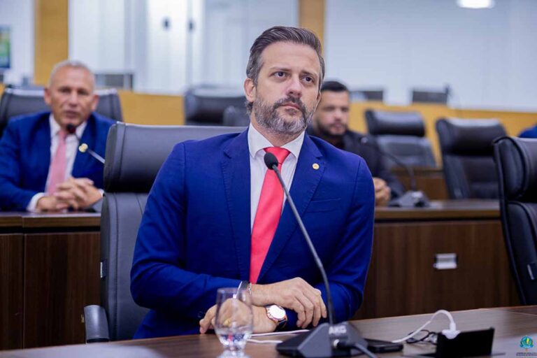 Delegado Lucas solicita vistoria em quadra de escola em Machadinho D’Oeste após risco estrutural