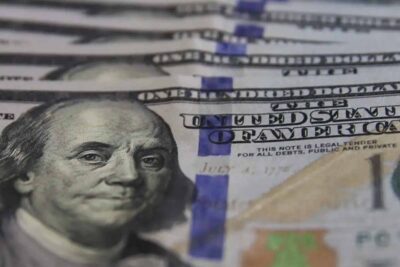 Dólar sobe a R$ 5,113 e Ibovespa avança após trégua no Oriente Médio
