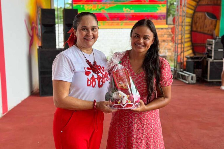 Deputada Dra. Taíssa recebe homenagem do Boi Flor do Campo e anuncia R$ 500 mil para o Duelo na Fronteira