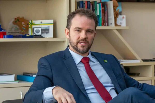 Governo estuda liberar FGTS para quitar dívidas em novo pacote de crédito