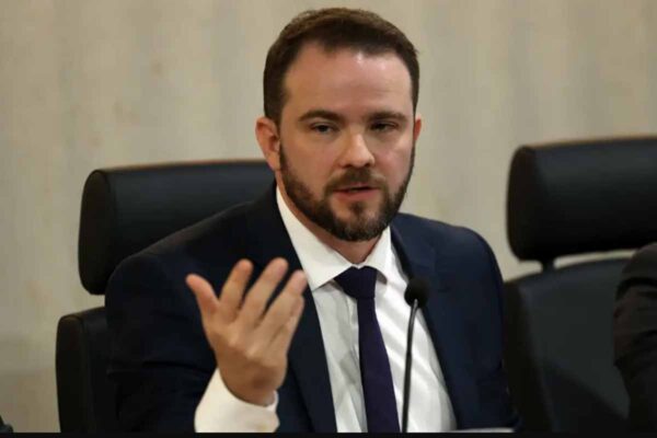 Governo prepara novo Desenrola com uso do FGTS e anúncio previsto após retorno de Lula