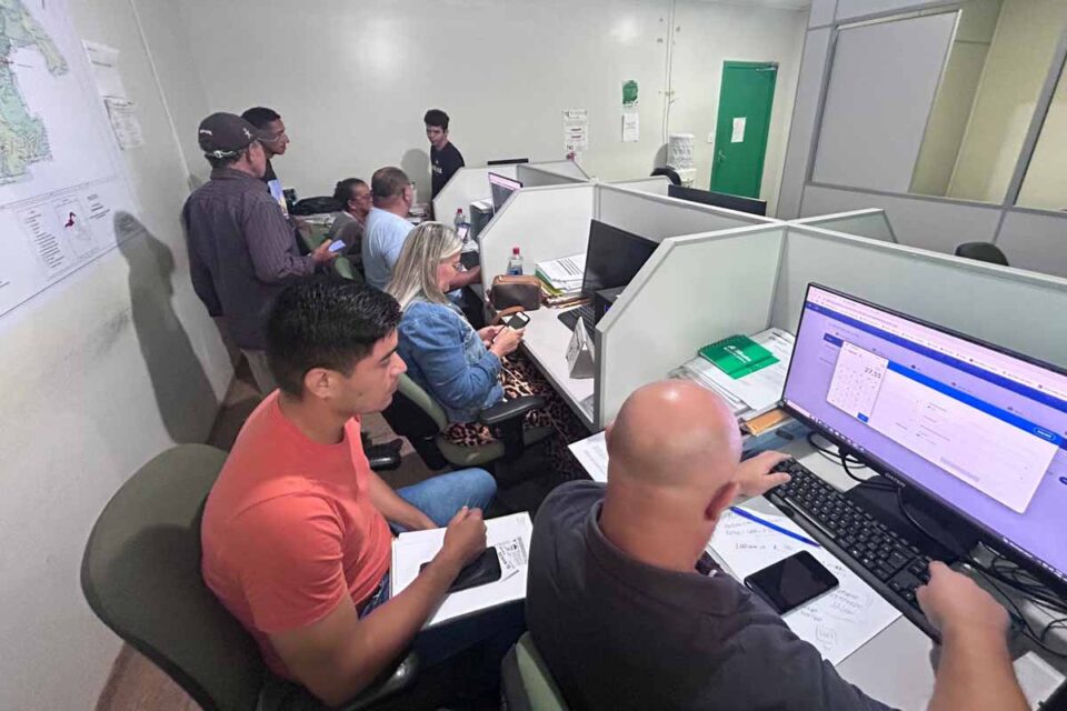 <div style="
                font-size: 18px;
                font-weight: bold;
                color: #0073aa;
                margin-bottom: 5px;
                text-transform: uppercase;
            ">PRODUTORES RURAIS</div>Mutirões ampliam emissão do CAF e facilitam acesso de agricultores a políticas públicas