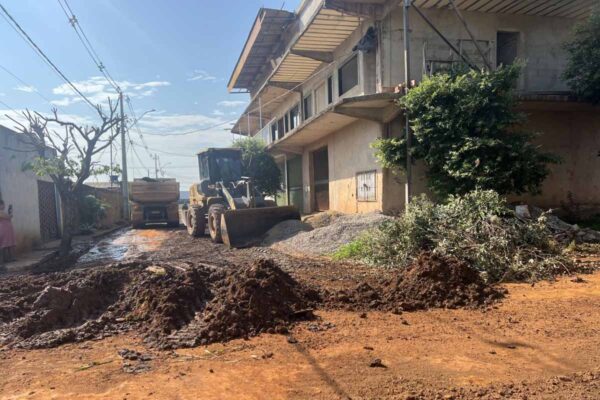 Porto Velho executa mais de 54 mil metros de encascalhamento e amplia trafegabilidade em vias urbanas e rurais