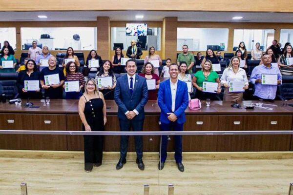 Deputado Eyder Brasil homenageia 130 orientadores educacionais com voto de louvor em Rondônia