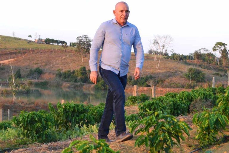 Ezequiel Neiva destina R$ 400 mil para obras de corte de morros em assentamento de Machadinho do Oeste