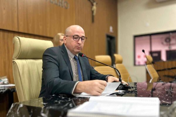 Gedeão Negreiros cobra da prefeitura asfaltamento completo em sete ruas de Porto Velho