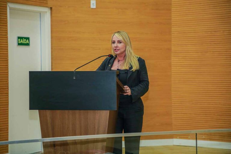 Deputada Ieda Chaves propõe internet por fibra óptica em escolas estaduais de Rondônia