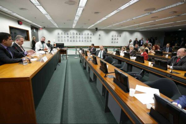 Conselho de Ética adia decisão sobre punição a deputados por invasão da Mesa Diretora da Câmara