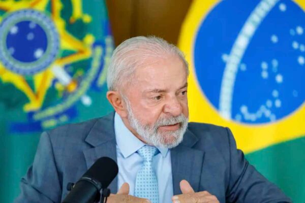 Lula envia projeto ao Congresso para reduzir jornada de trabalho para 40 horas e acabar com escala 6×1