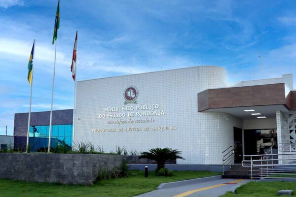 Adolescente é internada após Justiça de RO julgar procedente ação por morte do avô e tentativa contra avó em Ariquemes