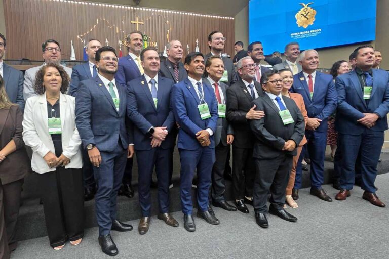 Marcelo Cruz destaca crise hídrica e articulações ambientais durante reunião do Parlamento Amazônico em Manaus