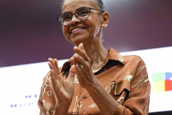 Ministros deixam governo Lula para disputar eleições e novas mudanças são oficializadas