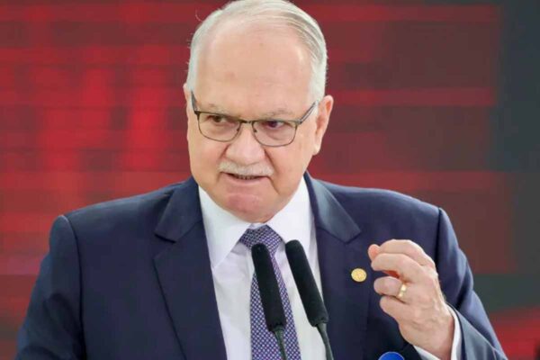 Supremo Tribunal Federal enfrenta crise institucional e desconfiança, afirma Edson Fachin
