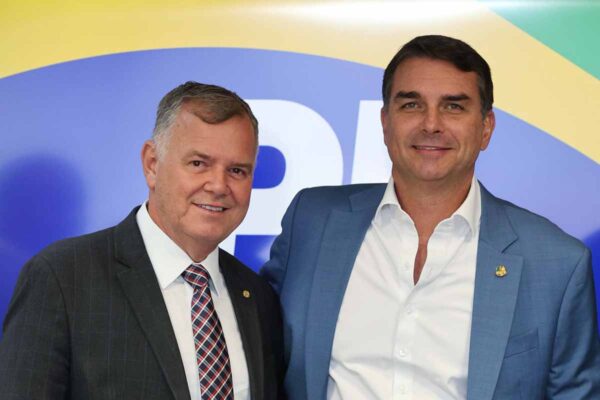 Mosquini se reúne com Flávio Bolsonaro e Valdemar Costa Neto para definir estratégias do PL em Rondônia