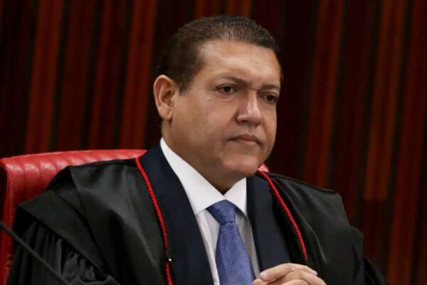 Nunes Marques será eleito presidente do TSE em votação simbólica; Mendonça assume vice