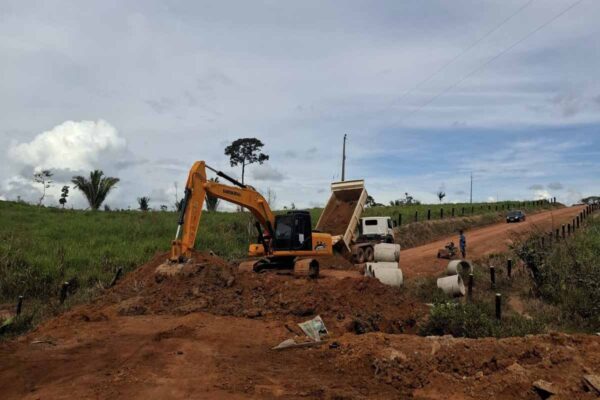 Prefeitura de Porto Velho amplia recuperação de estradas na Vila da Penha e conclui melhorias na Linha Nona