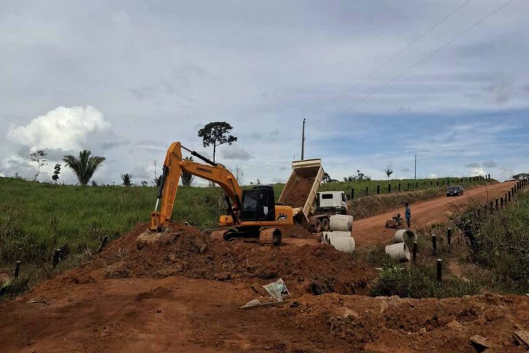 Prefeitura de Porto Velho amplia recuperação de estradas na Vila da Penha e conclui melhorias na Linha Nona