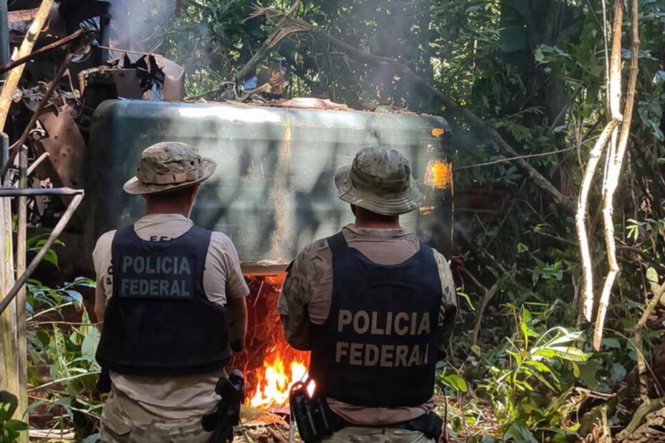 <div style="
                font-size: 18px;
                font-weight: bold;
                color: #0073aa;
                margin-bottom: 5px;
                text-transform: uppercase;
            ">CRIMES AMBIENTAIS</div>Operação Turbid River combate garimpo ilegal em terras indígenas de Rondônia