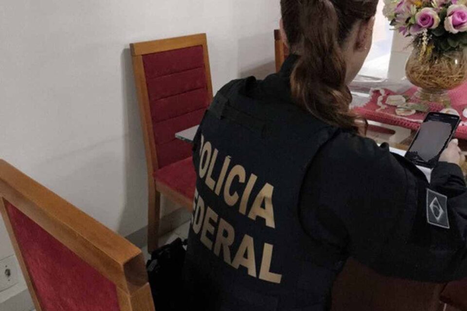 <div style="
                font-size: 18px;
                font-weight: bold;
                color: #0073aa;
                margin-bottom: 5px;
                text-transform: uppercase;
            ">ABUSO SEXUAL INFANTOJUVENIL</div>Polícia Federal realiza Operação Nightclaw contra abuso sexual infantojuvenil em Porto Velho
