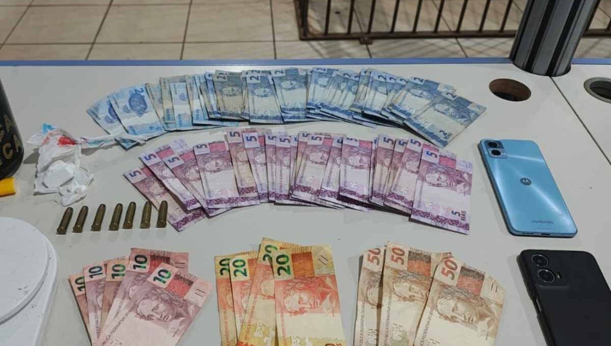 PM apreende menor e prende suspeito com drogas, dinheiro e munições em área de tráfico em Porto Velho
