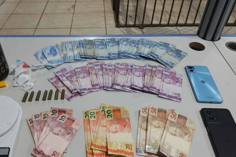 PM apreende menor e prende suspeito com drogas, dinheiro e munições em área de tráfico em Porto Velho
