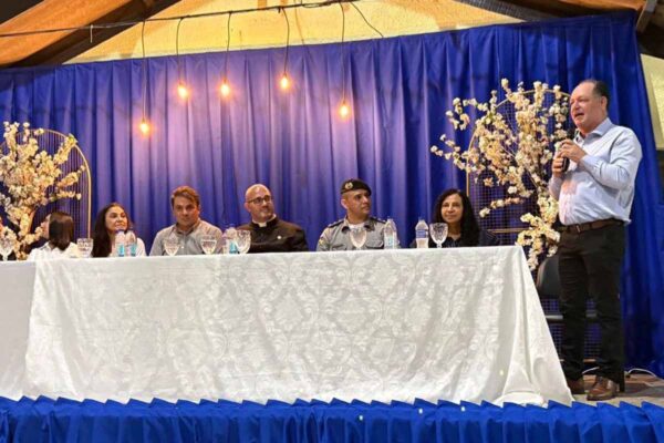 Deputado Pedro Fernandes participa dos 40 anos da Escola Cora Coralina e relembra trajetória em Ariquemes