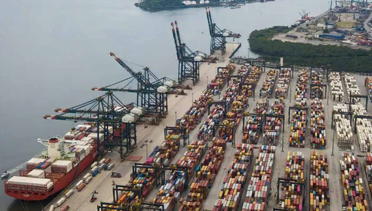 Porto de Santos dá prioridade a navios de combustível para evitar desabastecimento em São Paulo