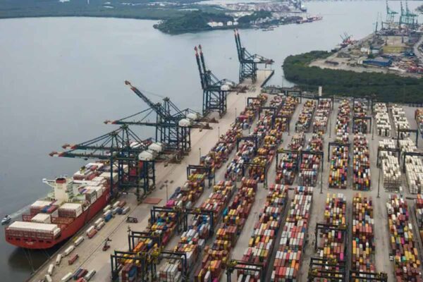 Porto de Santos dá prioridade a navios de combustível para evitar desabastecimento em São Paulo