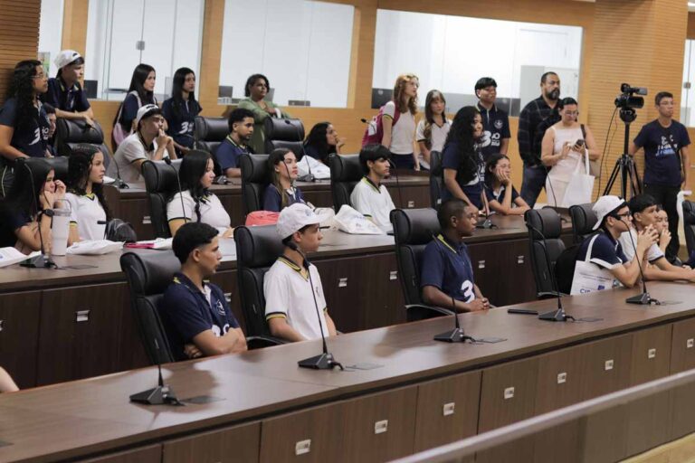 Estudantes visitam Assembleia Legislativa de Rondônia em ação do Projeto Assembleia Cidadã