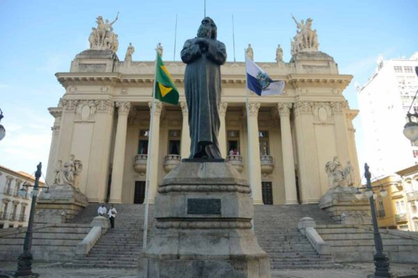 Eleição para presidência da Alerj é marcada após anulação de pleito e cassação de Rodrigo Bacellar