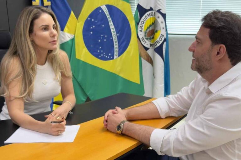 Investimento de R$ 2,6 milhões garante novo ônibus semileito para transporte de pacientes em Ariquemes