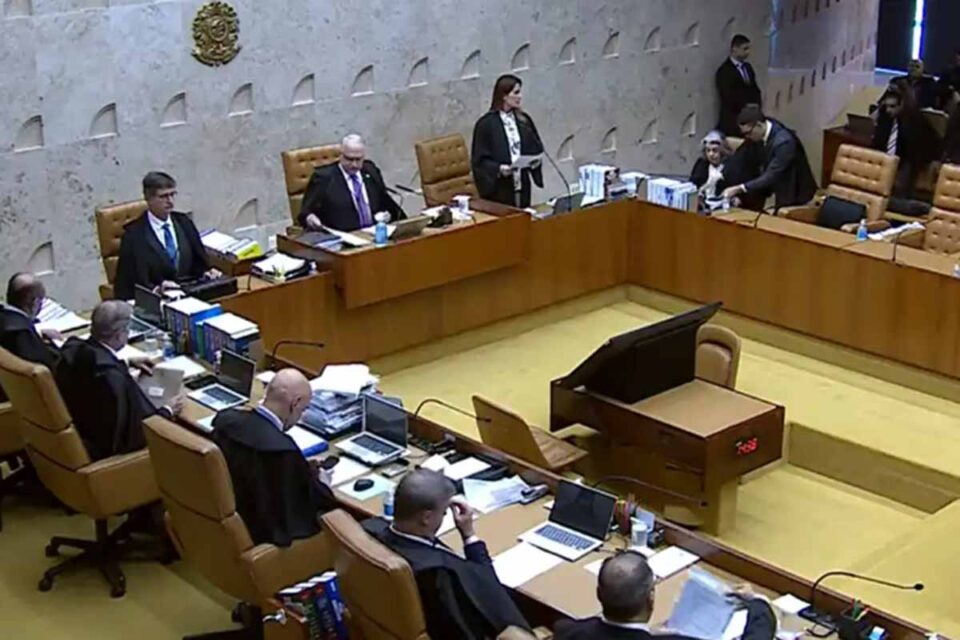 <div style="
                font-size: 18px;
                font-weight: bold;
                color: #0073aa;
                margin-bottom: 5px;
                text-transform: uppercase;
            ">COTAS RACIAIS</div>STF invalida lei de Santa Catarina que restringia cotas raciais em universidades